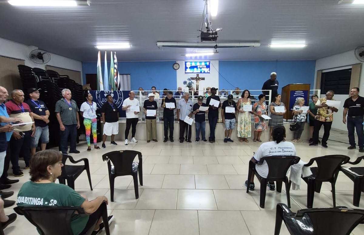 Foto da premiação e comemoração dos 44 anos da AAAT 32 de 36
